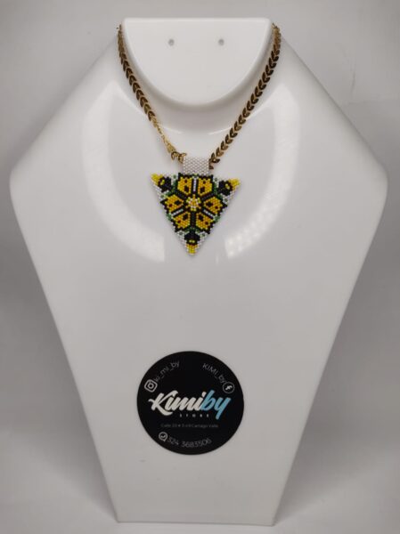 KIMI BY - COLLAR MIYUKI TRIANGULO FLOR AMARILLA